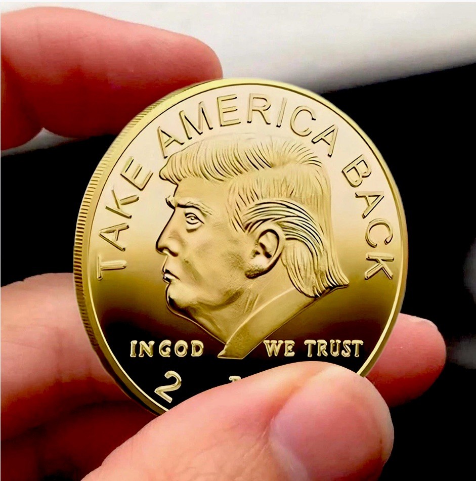 Trump Novelty GOLD Coin 2025 President Donald Trump, Gift MAGA, USA, With Case