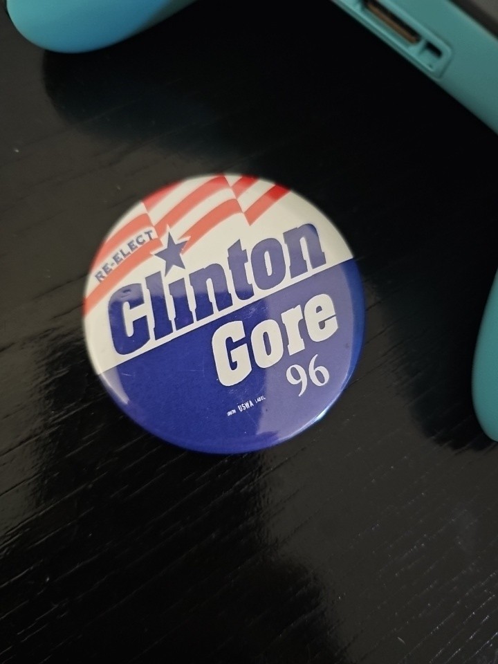 Bill CLINTON Al GORE 96’ Red White and Blue Flag Presidential Campaign 2” Button