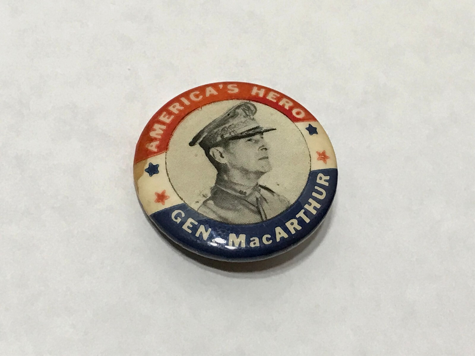 Vintage 1940’s General Douglas MacArthur – America’s Hero – Pin Pinback