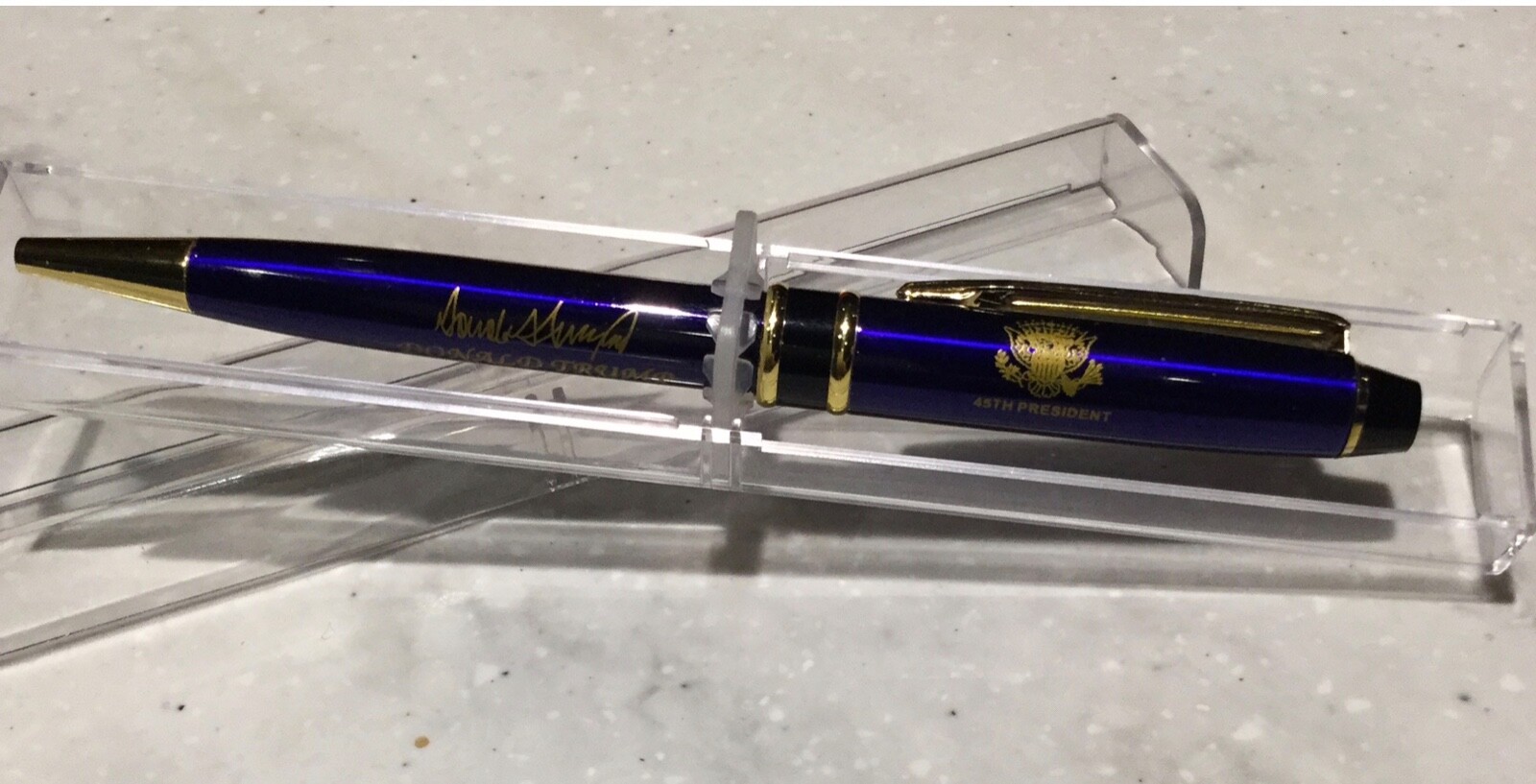 4 TRUMP WHITE HOUSE PENS GOLD EAGLE SEAL SIGNATURE NAME REPUBLICAN GOP GIFT PEN