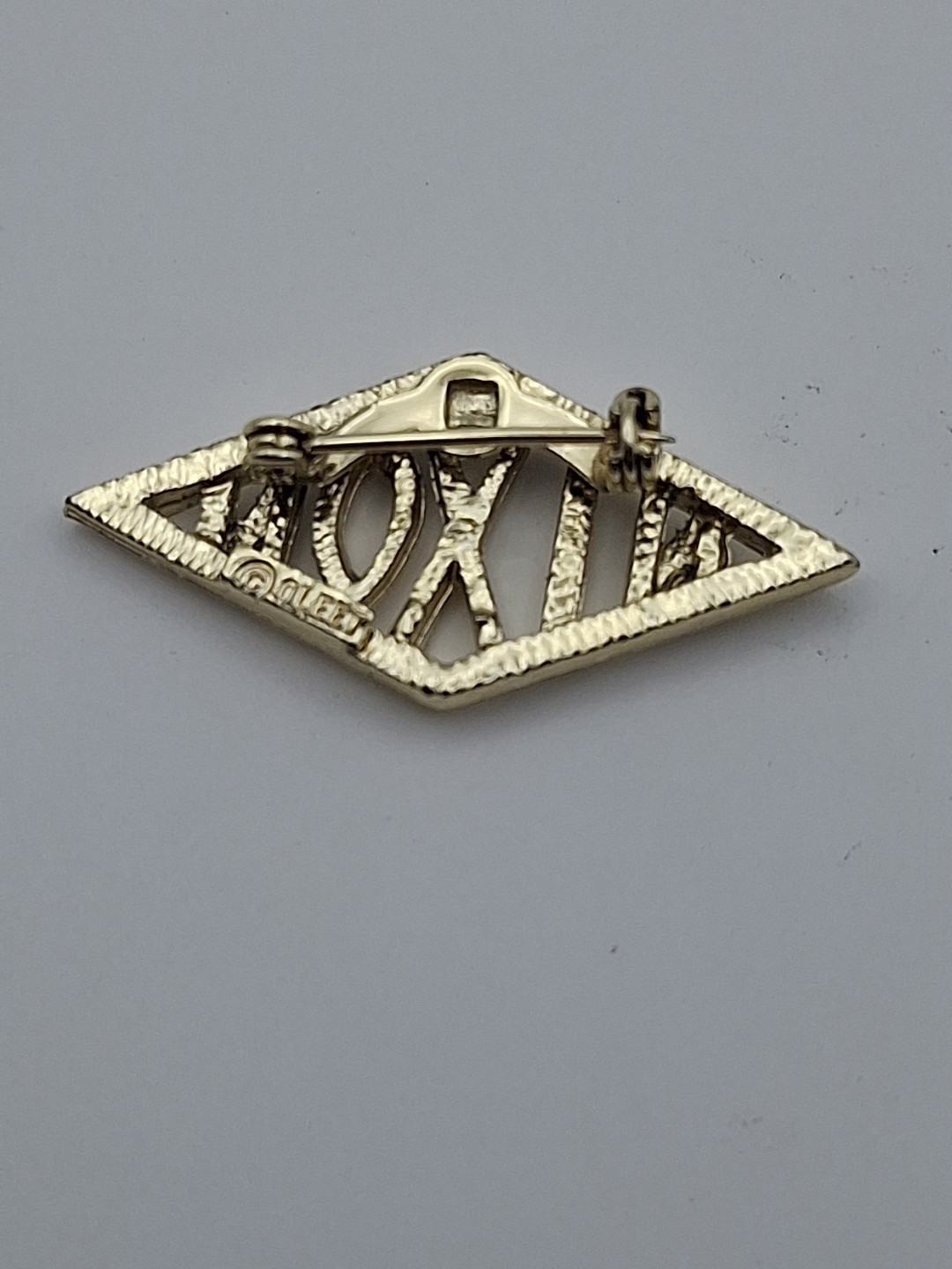 RICHARD NIXON LAPEL PIN — “NIXON” 1960s PRESIDENTIAL CAMPAIGN RARE VINTAGE Oleet