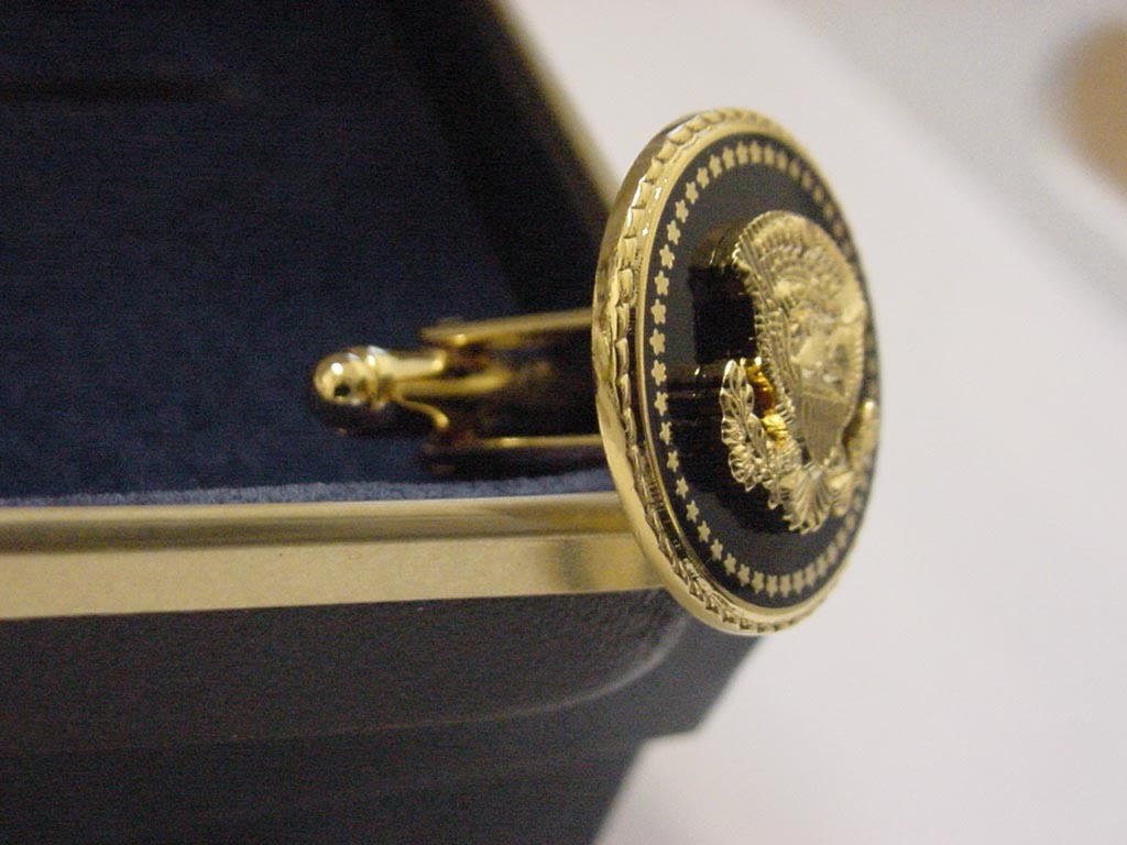 Pair of President TRUMP Cufflinks – Presidential seal