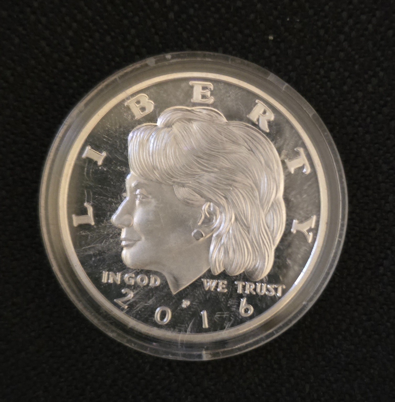 Hillary Clinton Presidential Eagle Silver Plated Commemorative Tribute Coin 38mm