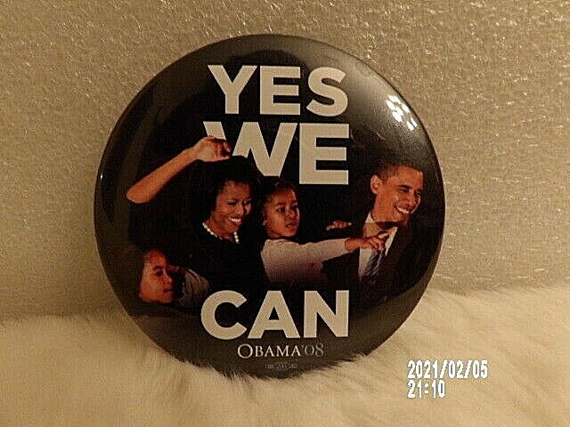 Yes We Can Political Campaign Pin Button #29513 With Barack, Michelle and girls