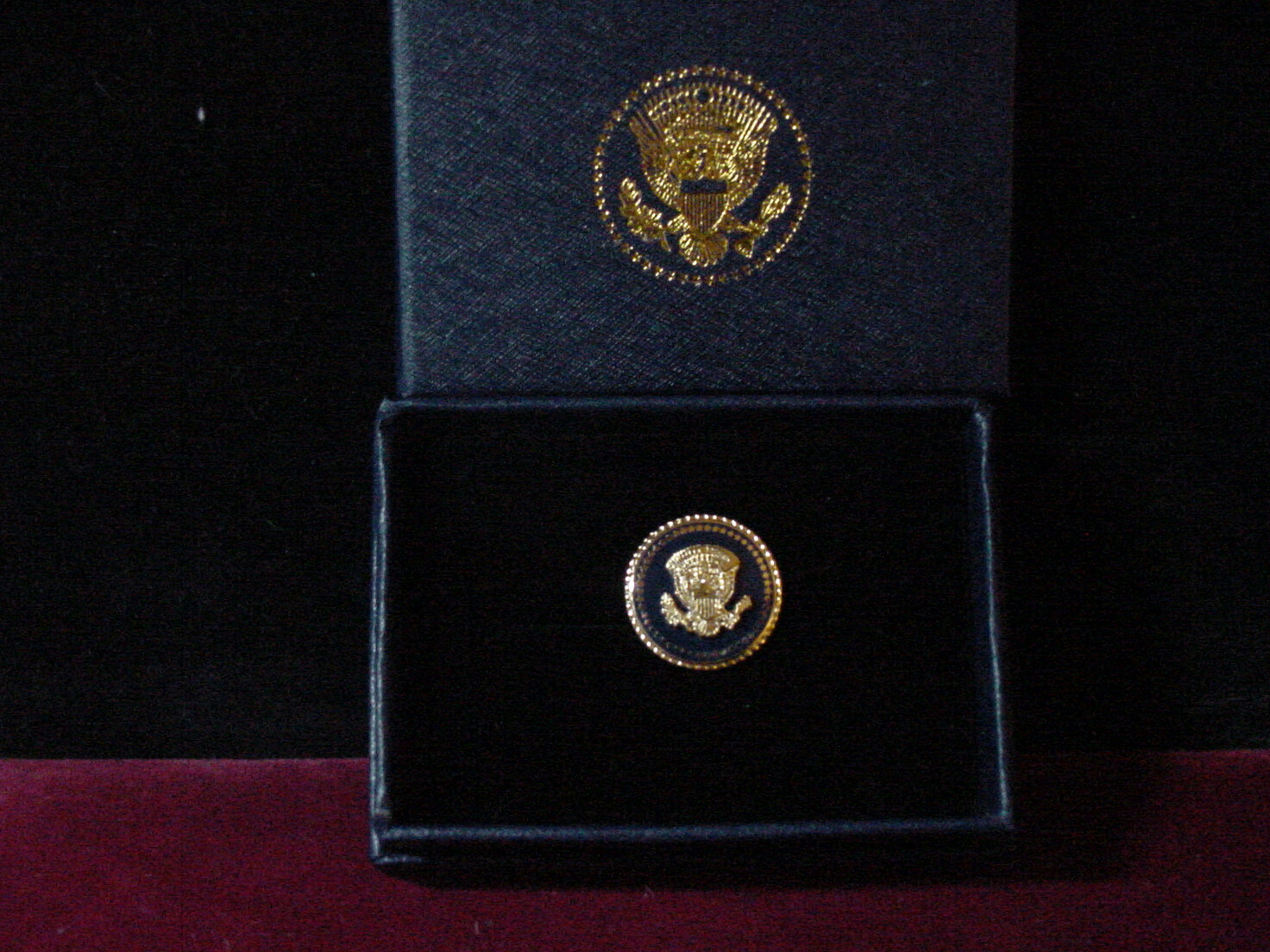President JOE BIDEN Lapel Pin – Presidential seal Lapel Pin (gold color)