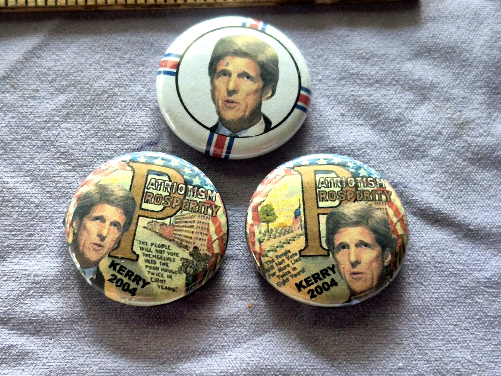 Lot of 3 KERRY 2004 PRESIDENTIAL CAMPAIGN POLITICAL PINback BUTTONS