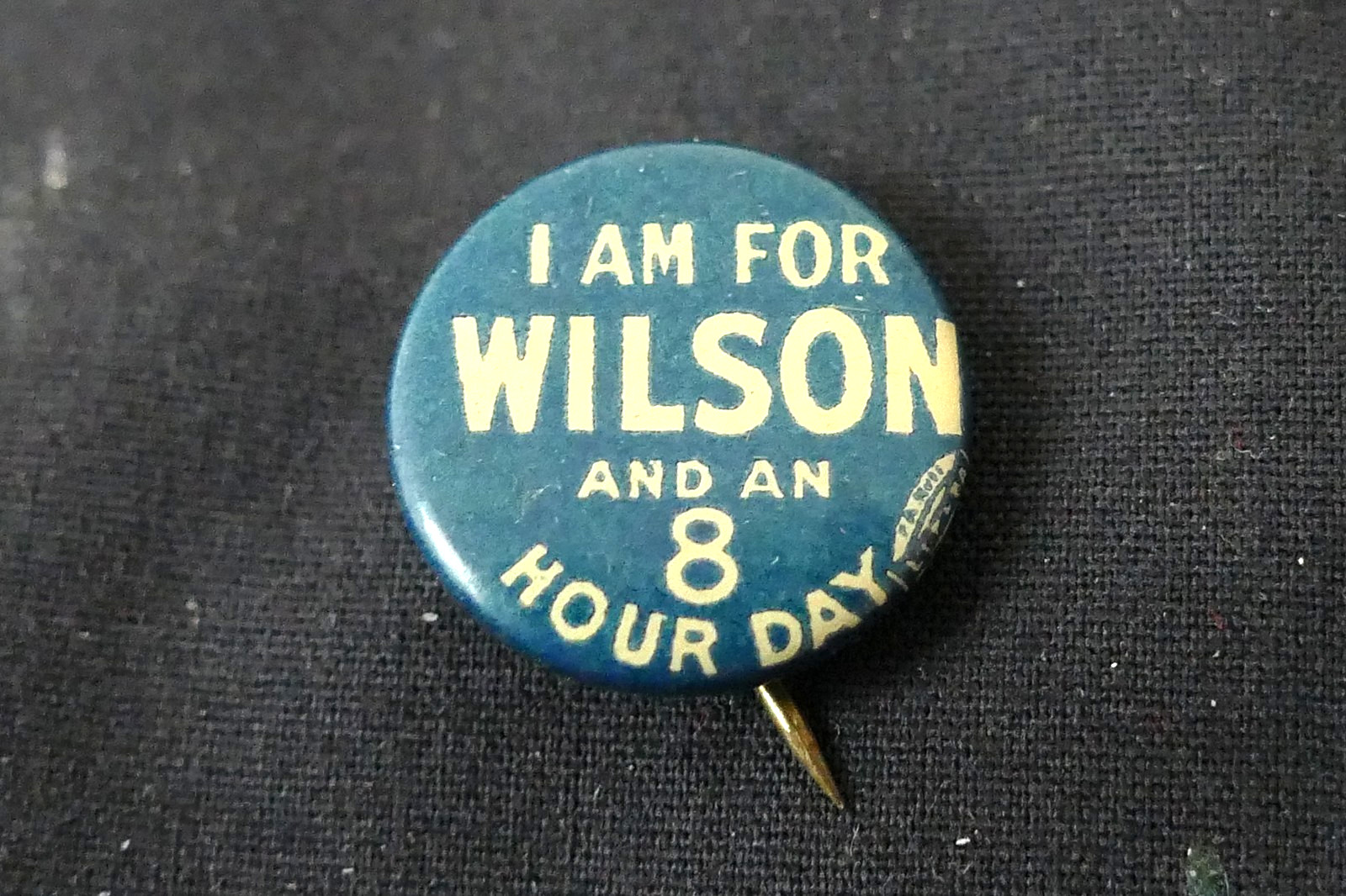 1912 Woodrow “I Am For An 8 Hour Day” Wilson Campaign Slogan Pin Button 5/8″