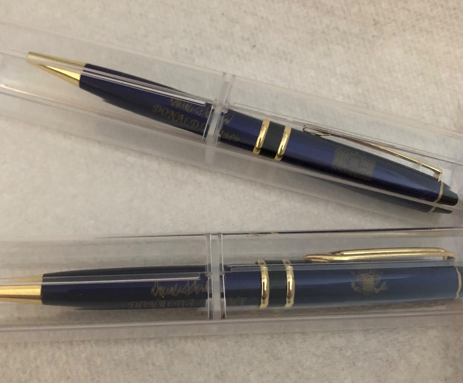 TRIMP INAUGURATION PEN (2) WHITE HOUSE & EAGLE SEAL GOLD SIGNED REPUBLICAN MAGA
