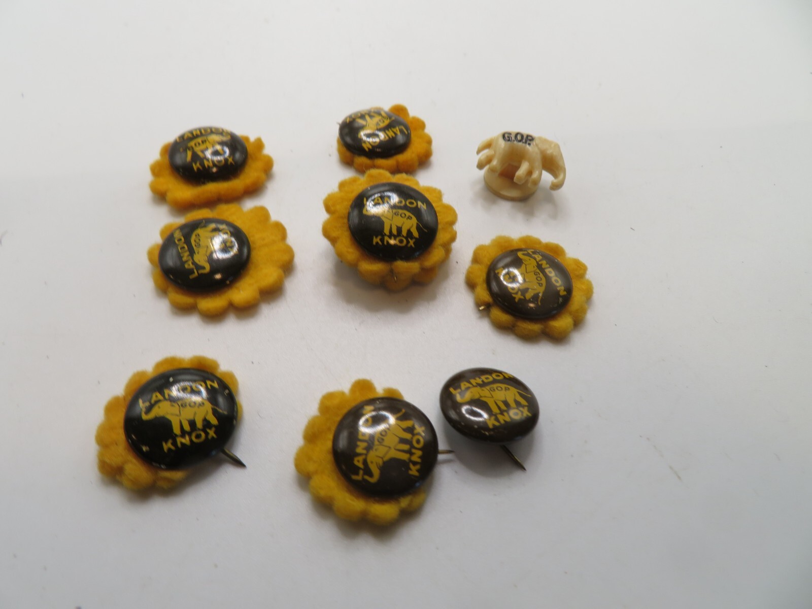 LOT 10 Landon – Knox Presidential Candidate Pinbacks 1/2″ Button Felt Sunflower