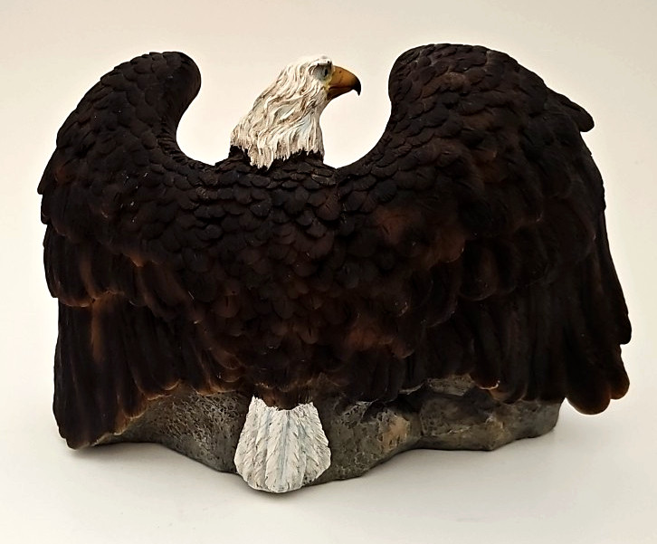 Mount Rushmore with Eagle Statue Approx. 9×6.25 Patriotic Presidential Sculpture