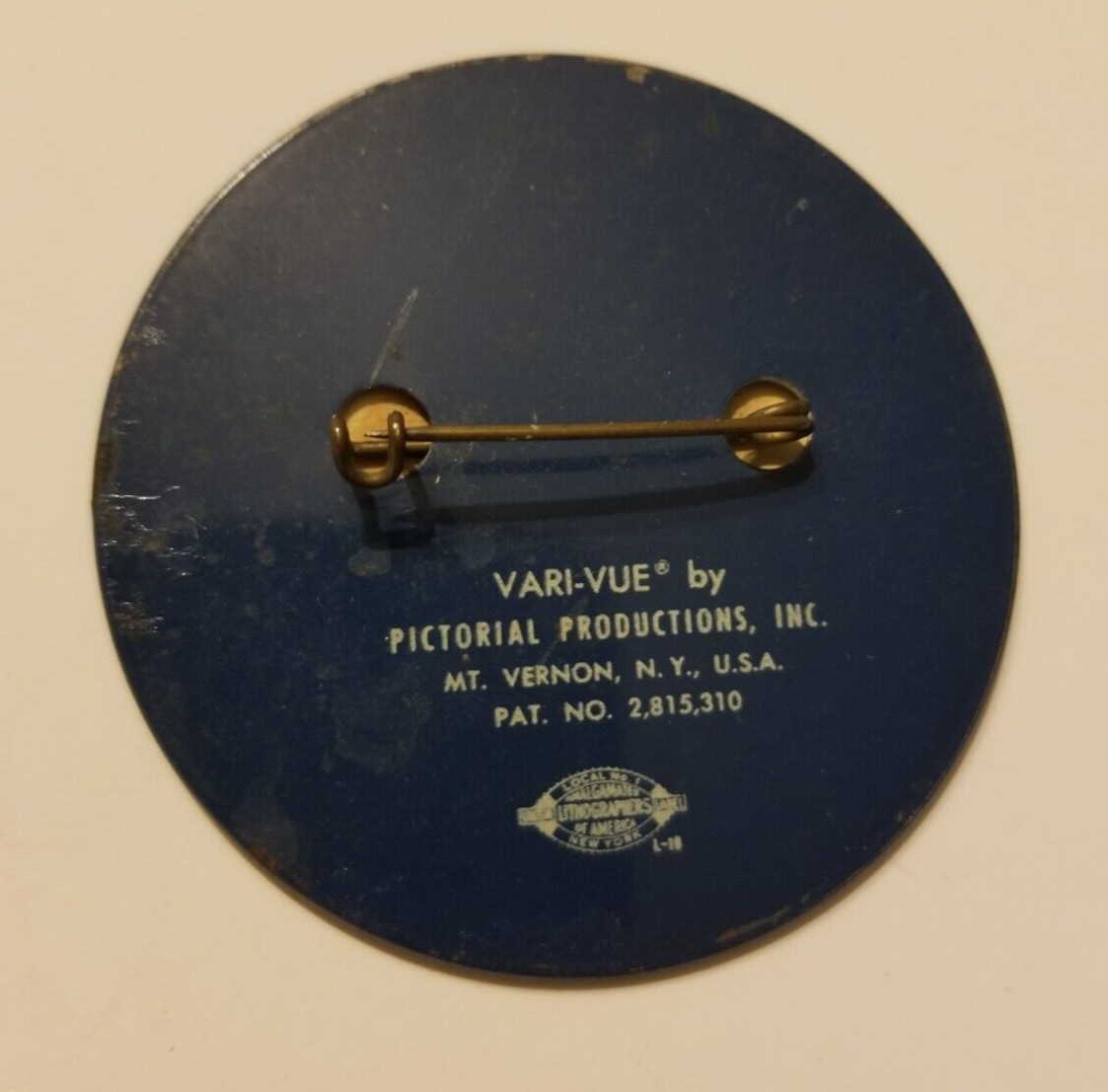 1960 John F. Kennedy Man For the 60’s Vari-Vue Pin-Back Campaign Button 2.5 Inch