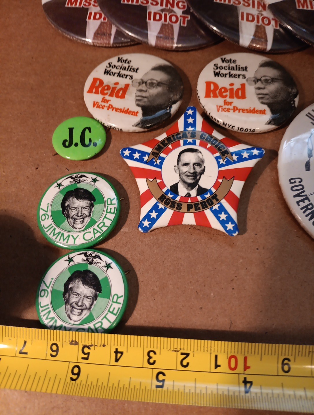 Original Pinback Butons Bush, Regan, Reid, Perot, And Carter As Seen In photos