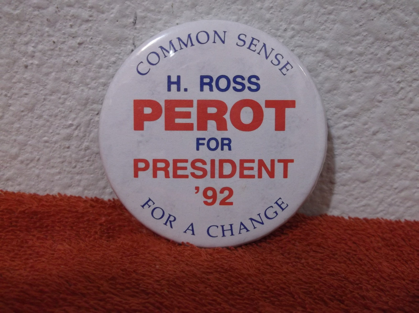 VINTAGE H.ROSS PEROT for PRESIDENT METAL 2.25″ PIN BACK PIN 1992.MINT NEVER USED