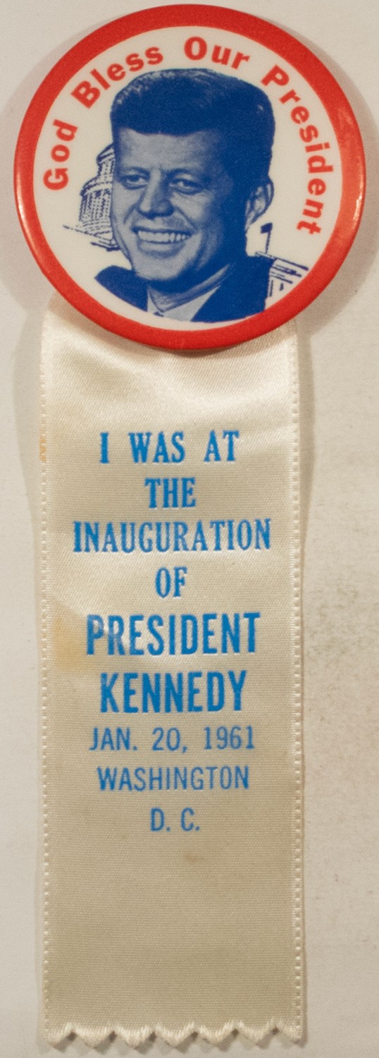 1961 JOHN F KENNEDY 2 1/4″ CELLO BUTTON W/ DC INAUGURAL RIBBON-6.5″ OVERALL-MINT