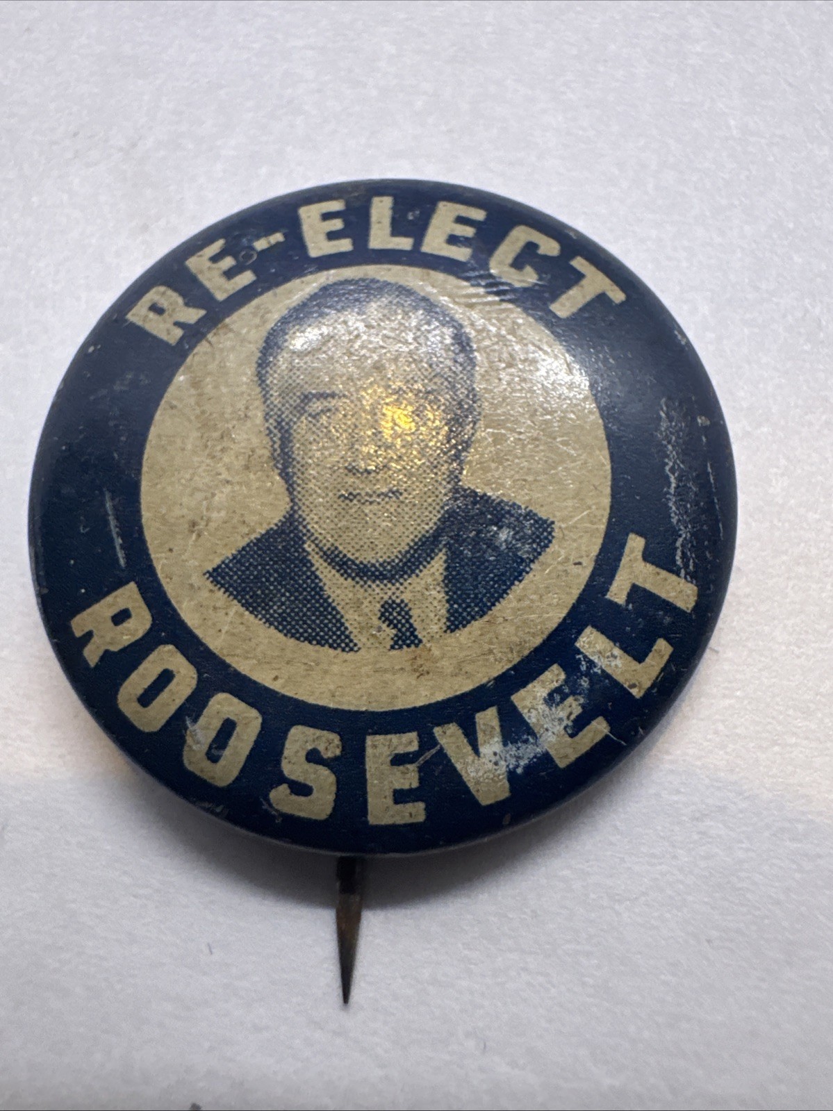 Franklin Roosevelt “Re-Elect Roosevelt” Blue Rim Picture Political 1 1/8” Button