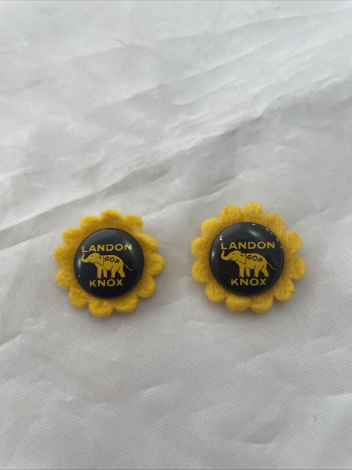 Old Vtg Ca 1936 Two Landon Knox Sunflower President Political Pin Back Buttons