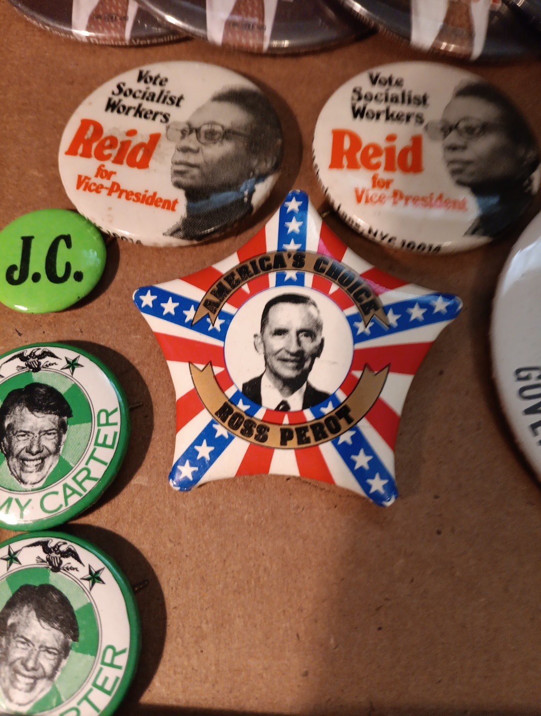 Original Pinback Butons Bush, Regan, Reid, Perot, And Carter As Seen In photos
