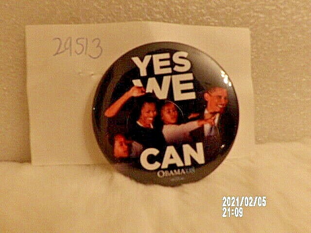 Yes We Can Political Campaign Pin Button #29513 With Barack, Michelle and girls