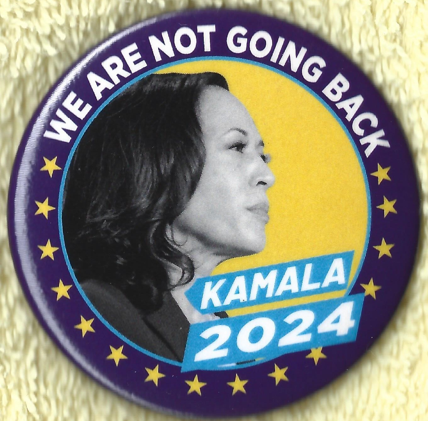 2024 Kamala Harris – 2.25″ / “We Are Not Going Back” Campaign Button(Pin41)