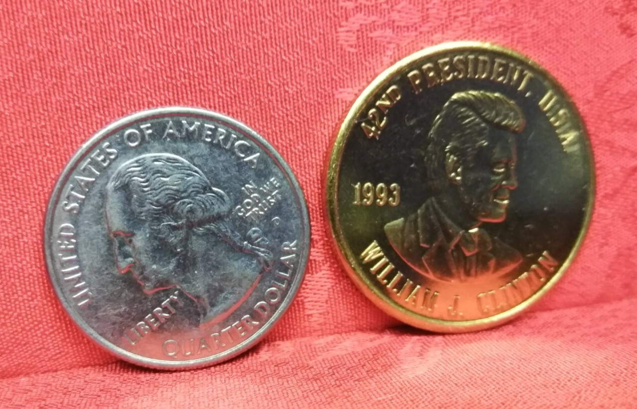Bill Clinton Presidential Commemorative Coin 1993 w/ Info Card Presidential Seal