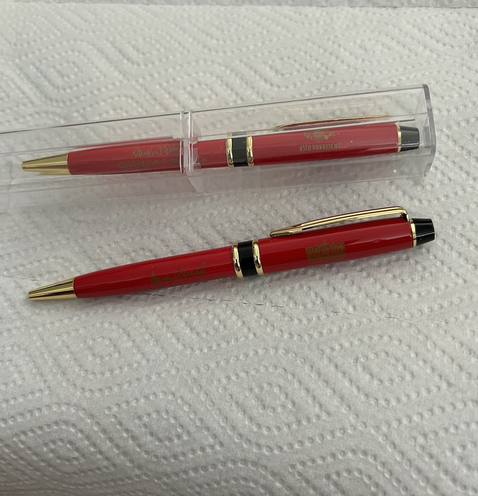 4 TRUMP WHITE HOUSE PENS GOLD EAGLE SEAL SIGNATURE NAME REPUBLICAN GOP GIFT PEN