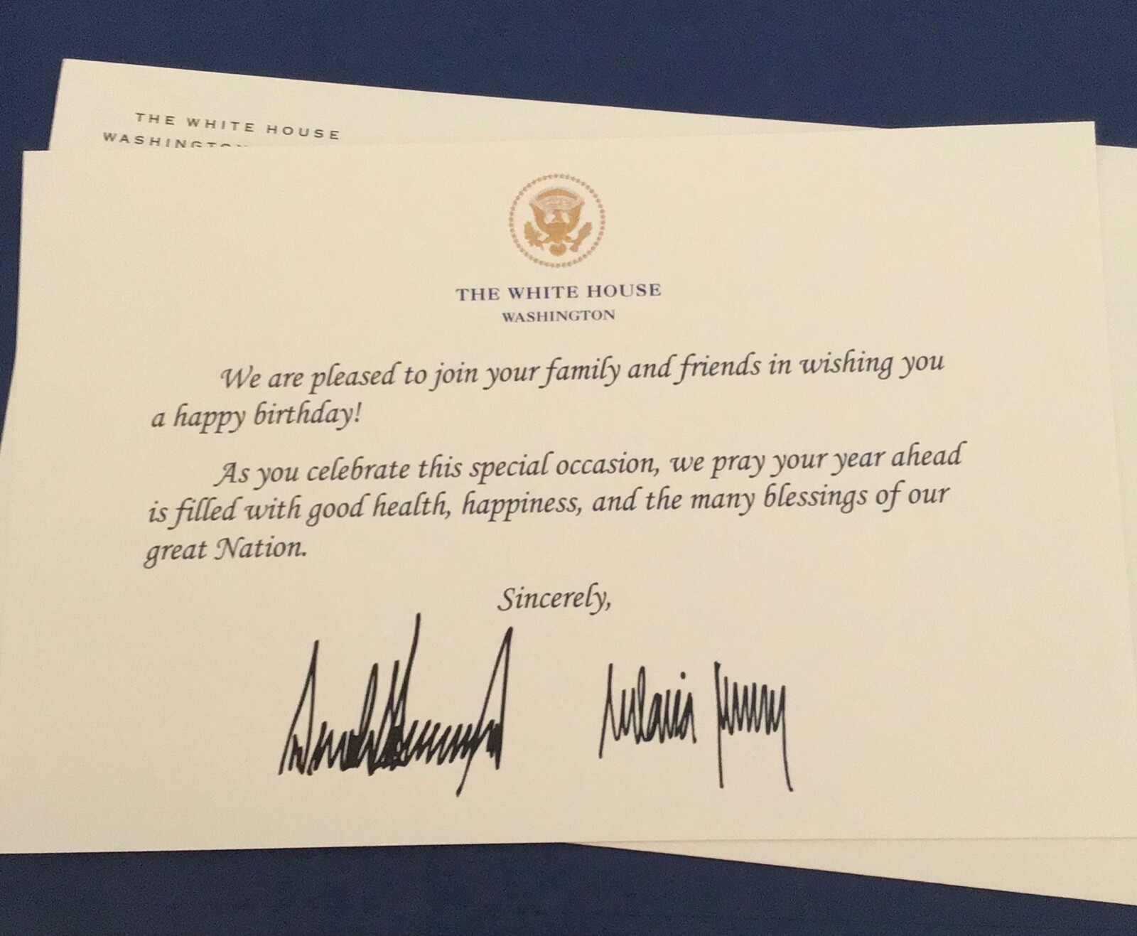 PHOTO TRUMP CHALLENGE COIN + 2019 EASTER BLUE EGG WHITE HOUSE REPUBLICAN GOP