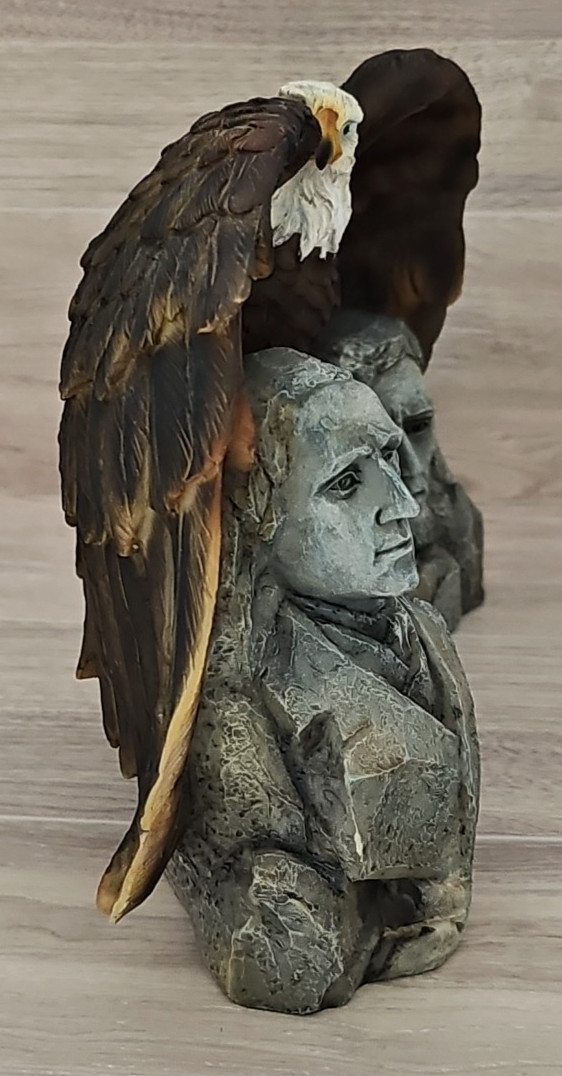 Mount Rushmore with Eagle Statue Approx. 9×6.25 Patriotic Presidential Sculpture