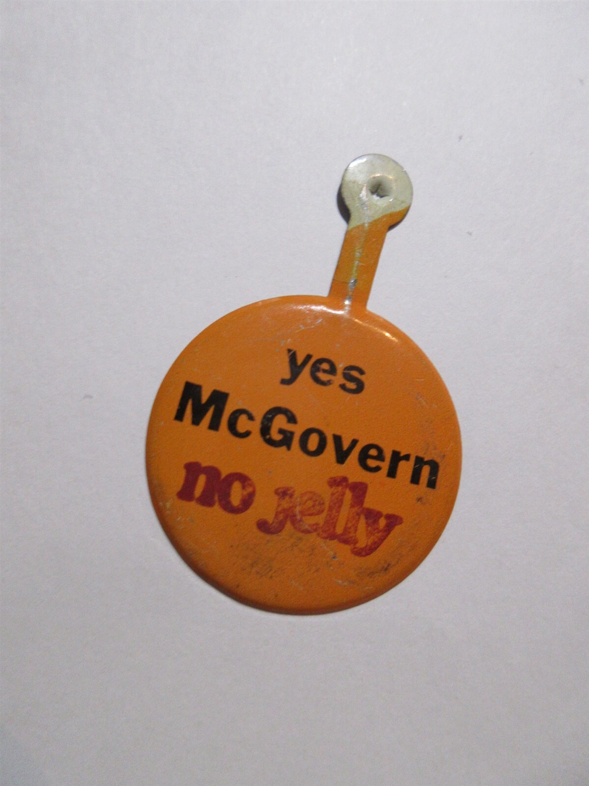 George McGovern 1972 Yes McGovern No Jelly Tab Button Pin