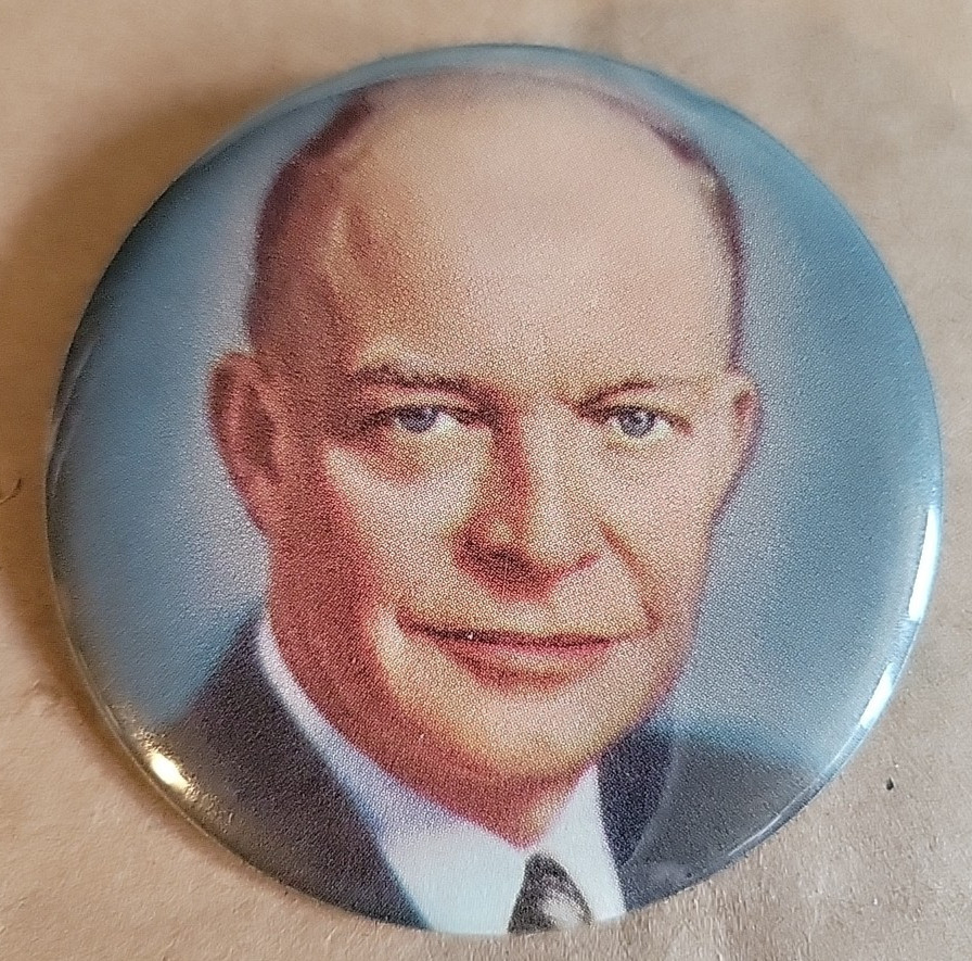 1950’S DWIGHT EISENHOWER PRESIDENTIAL PORTRAIT PHOTO PIN BUTTON 2.25″