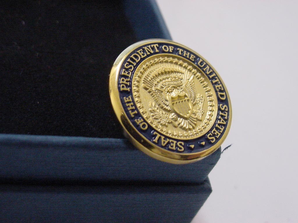 President Joe Biden Lapel Pin -Presidential seal Lapel Pin diecast-Free Ship.