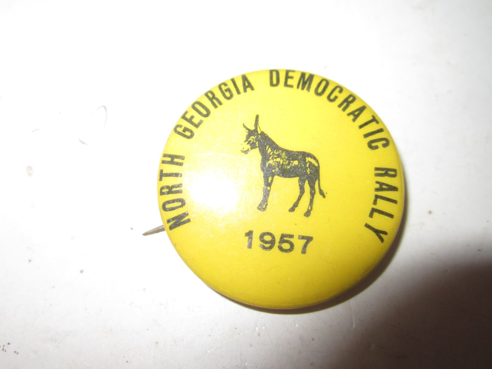 1957 NORTH GEORGIA DEMOCRATIC RALLY POLITCAL PIN 1 1/4″ DIA NOS