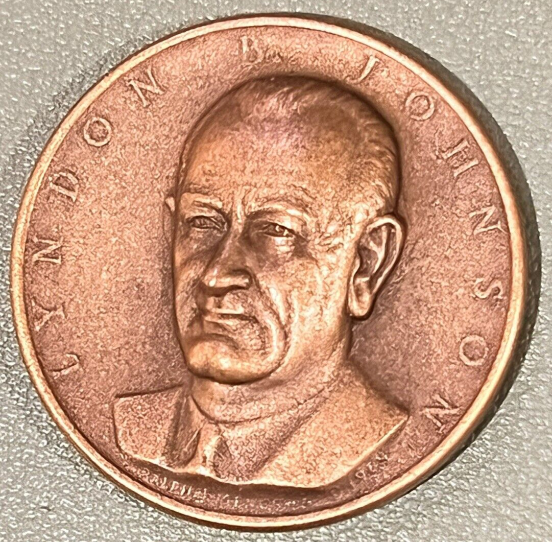 LBJ Lyndon B Johnson White House Commemorative Coin/Medal President 1964 Vintage