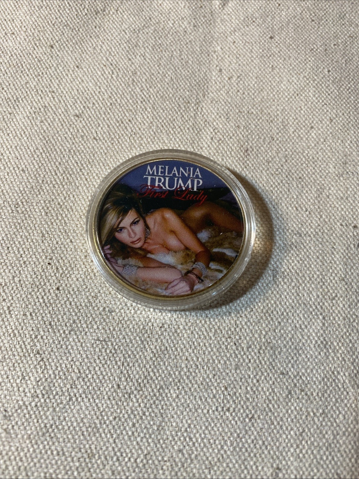 Melania Trump First Lady Commemorative Coin. Donald trumps Wife. IN CAPSULE!