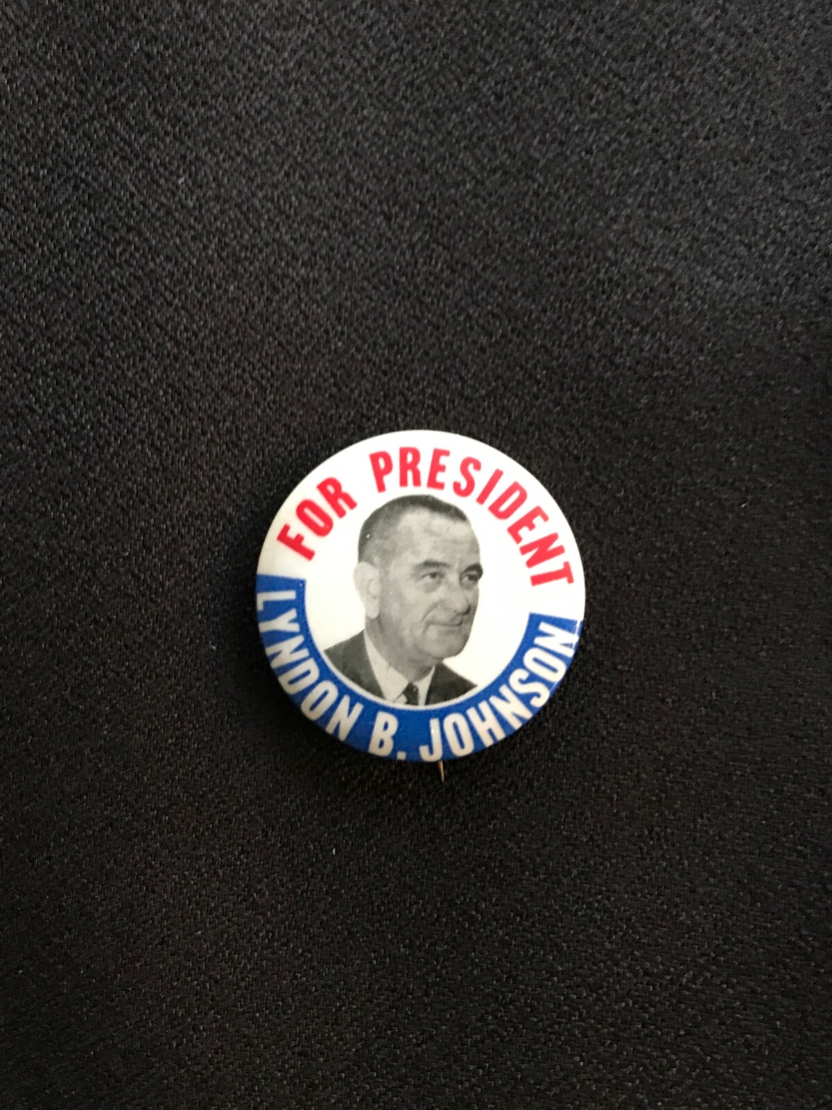 FOR PRESIDENT LYNDON B. JOHNSON PIN BACK PRESIDENTIAL CAMPAIGN BUTTON, PIN BACK