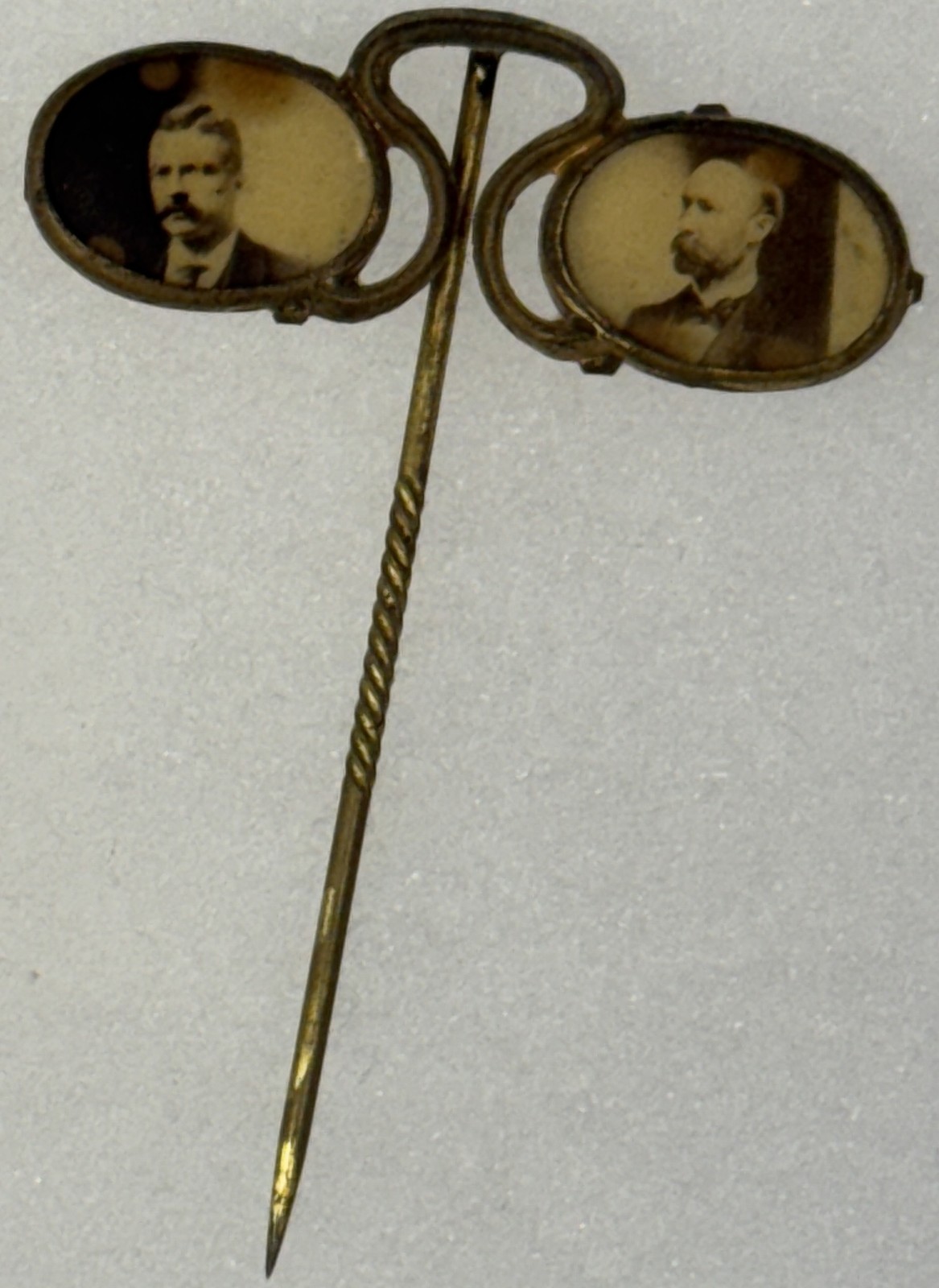 1904 ROOSEVELT-FAIRBANKS 1.5″x2″ PICTORAL SPECTICLES CELLULID PIN, EXC FEW SPOTS