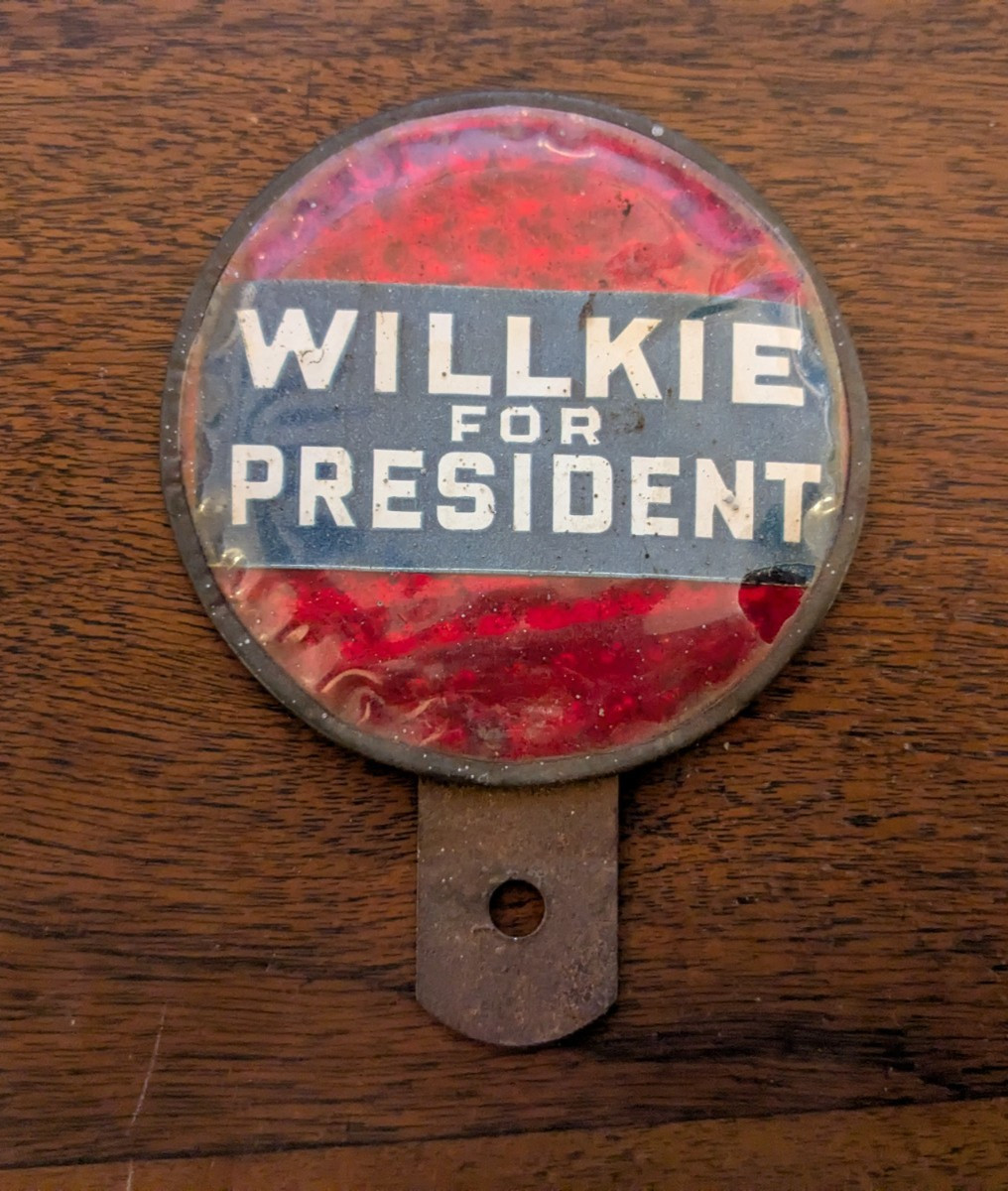 Vintage Metal 1940 Presidental Willkie For President License Plate Frame Topper