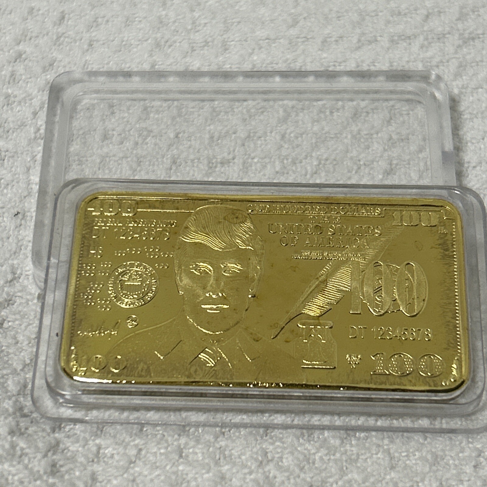 US President Donald Trump $100 Gold colored Commemorative Bar Coin Gift MAGA DJT
