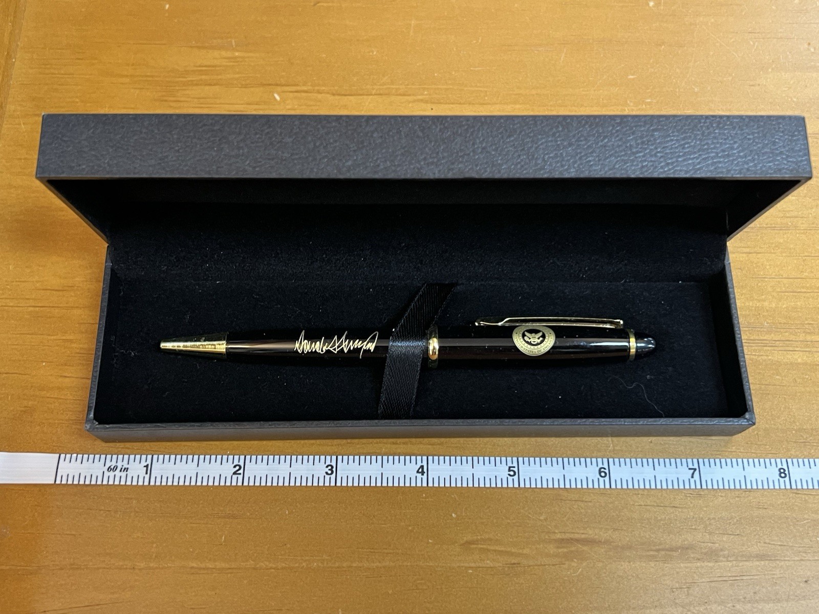 Donald Trump Signed Commemorative Ball Point Pen Presidential Seal In Box