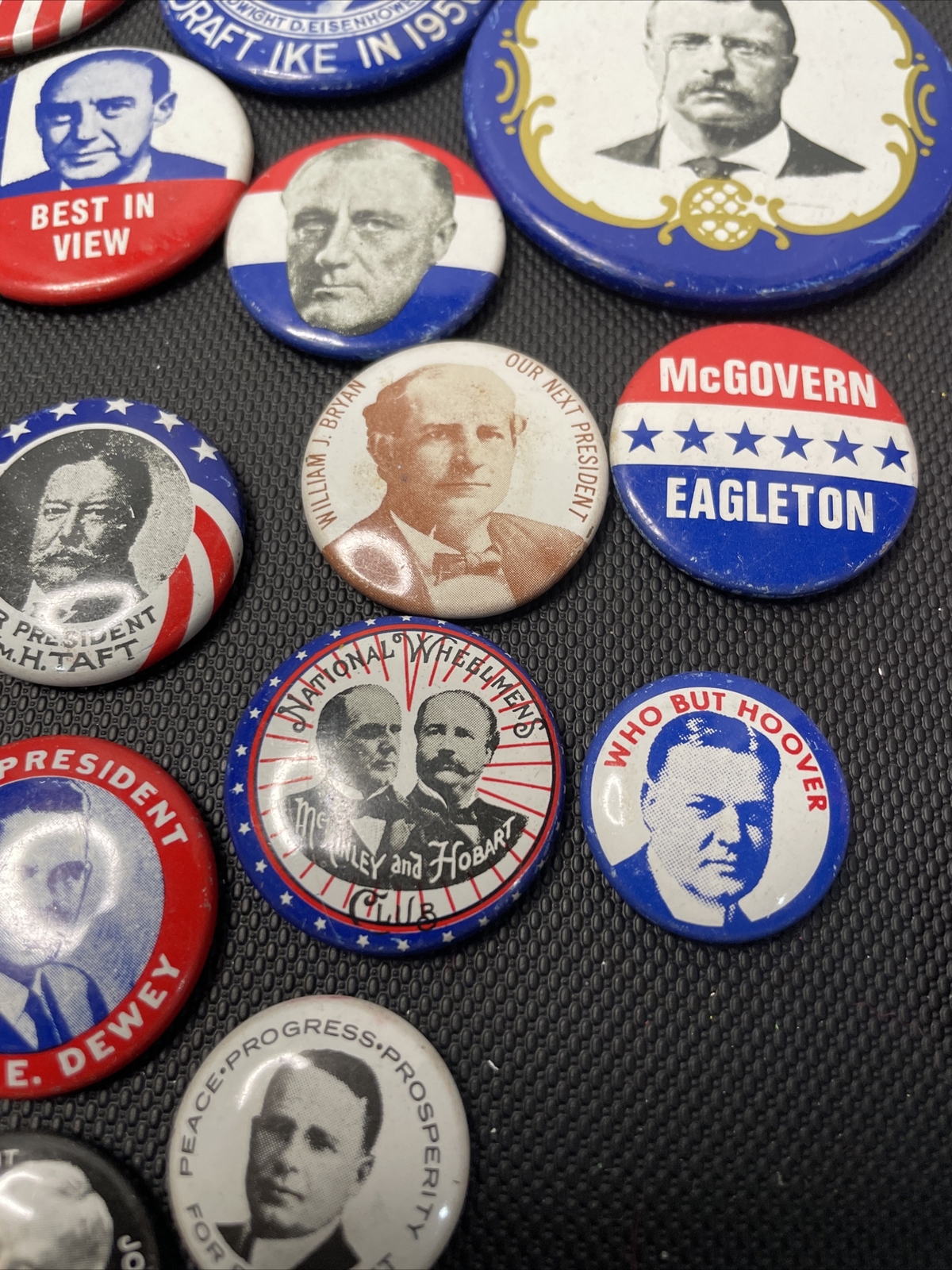 Vintage Lot (33) 1970s Cracker Barrel Reproduction Presidential Campaign Buttons