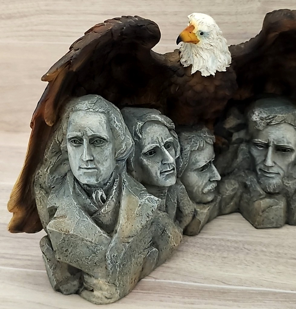 Mount Rushmore with Eagle Statue Approx. 9×6.25 Patriotic Presidential Sculpture