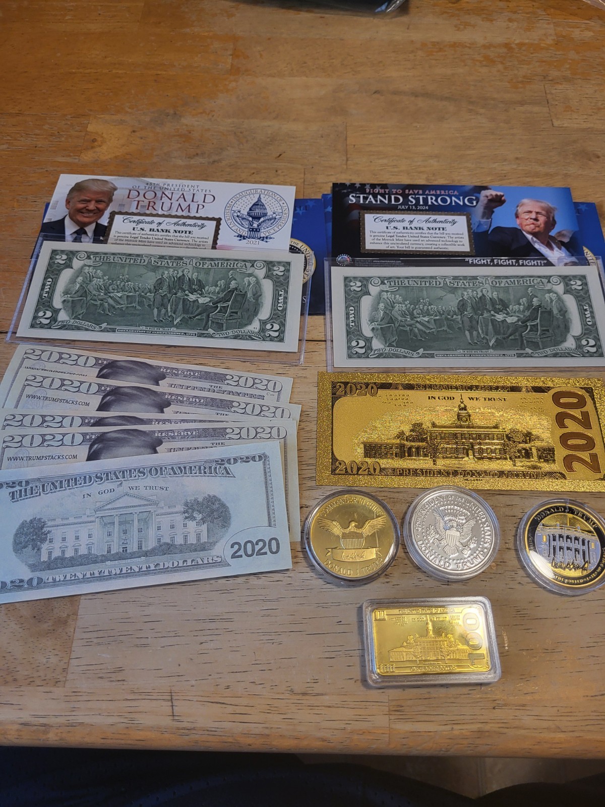 Donald Trump 2020 Stand Strong Metal Commemorative Coin, Bills/Notes & Bar