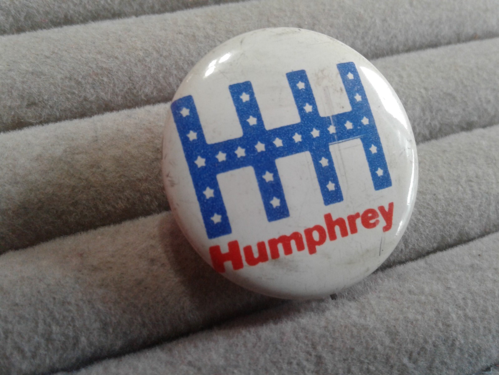 1968 “HH” Hubert Humphrey Presidential Campaign Button Pin Diameter 1 1/4″
