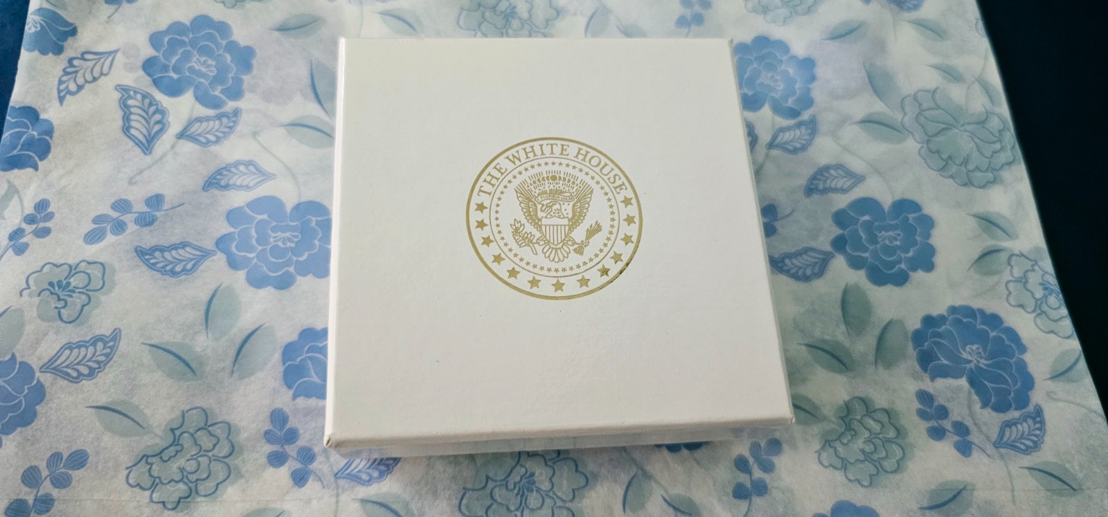 WHITE HOUSE CHALLENGE COIN PRESIDENT Donald Trump Presidential Seal New in Box