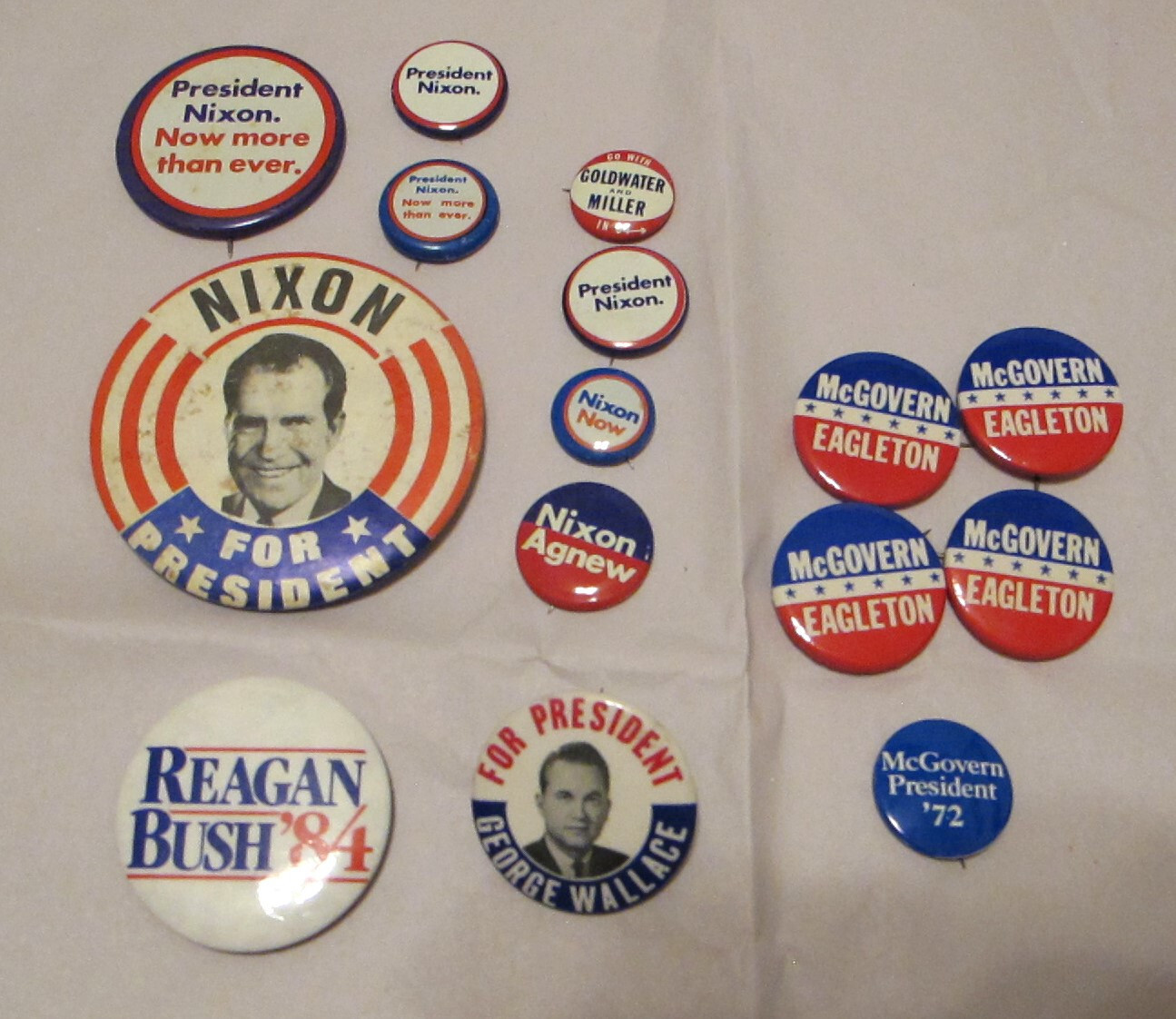 Lot 15 Vintage Political Campaign Pins/Buttons: Nixon, McGovern, Reagan, Wallace