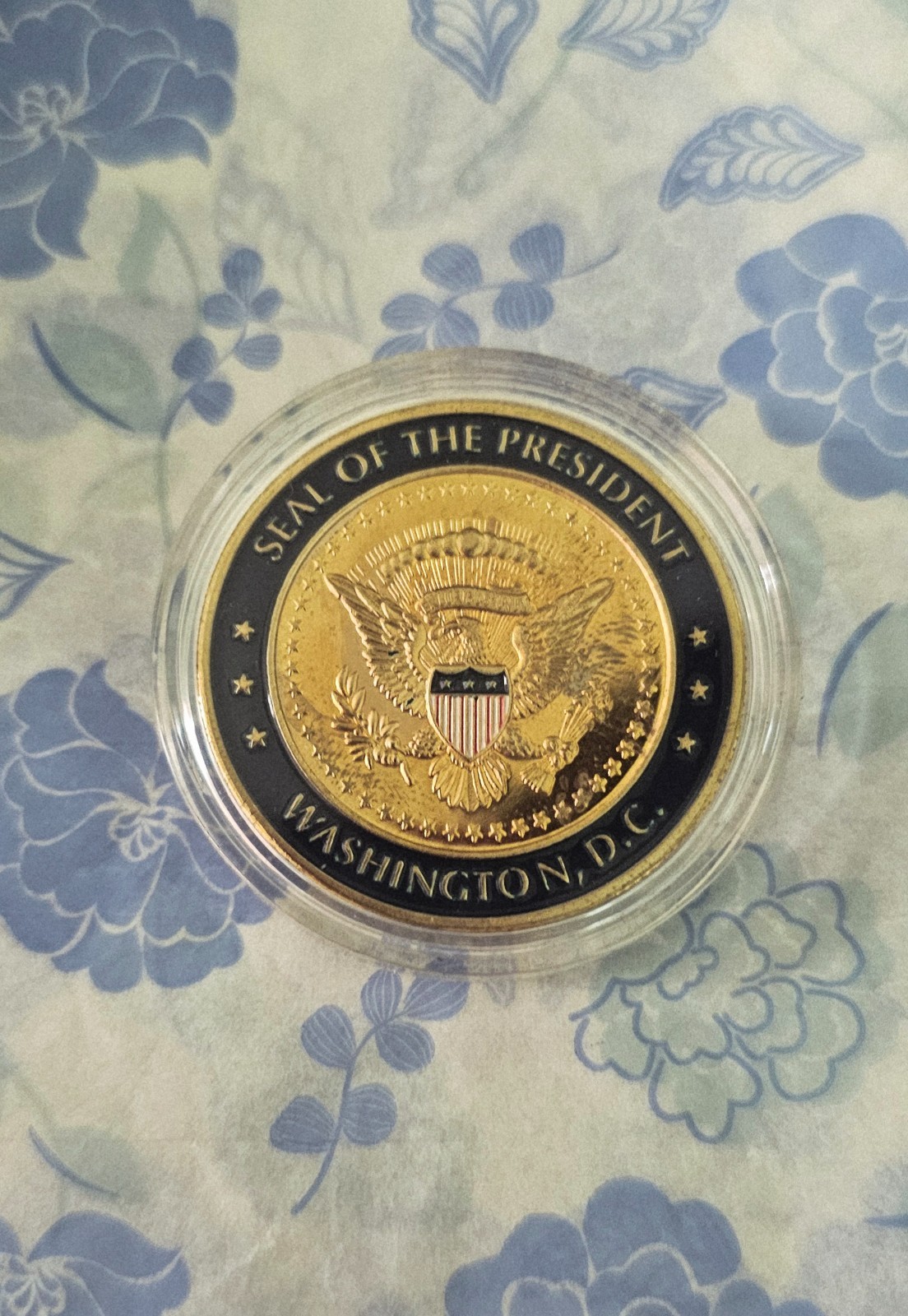 WHITE HOUSE CHALLENGE COIN PRESIDENT Donald Trump Presidential Seal New in Box