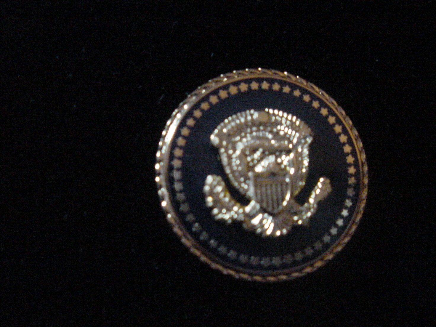 President TRUMP Lapel Pin- Presidential seal Lapel Pin(Gold Color)-Free Shipping