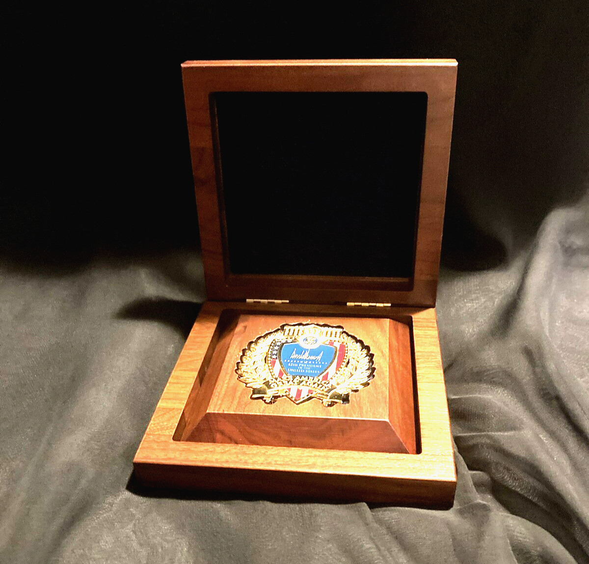 Official White Trump House President Donald J trump 45 Medallion Coin