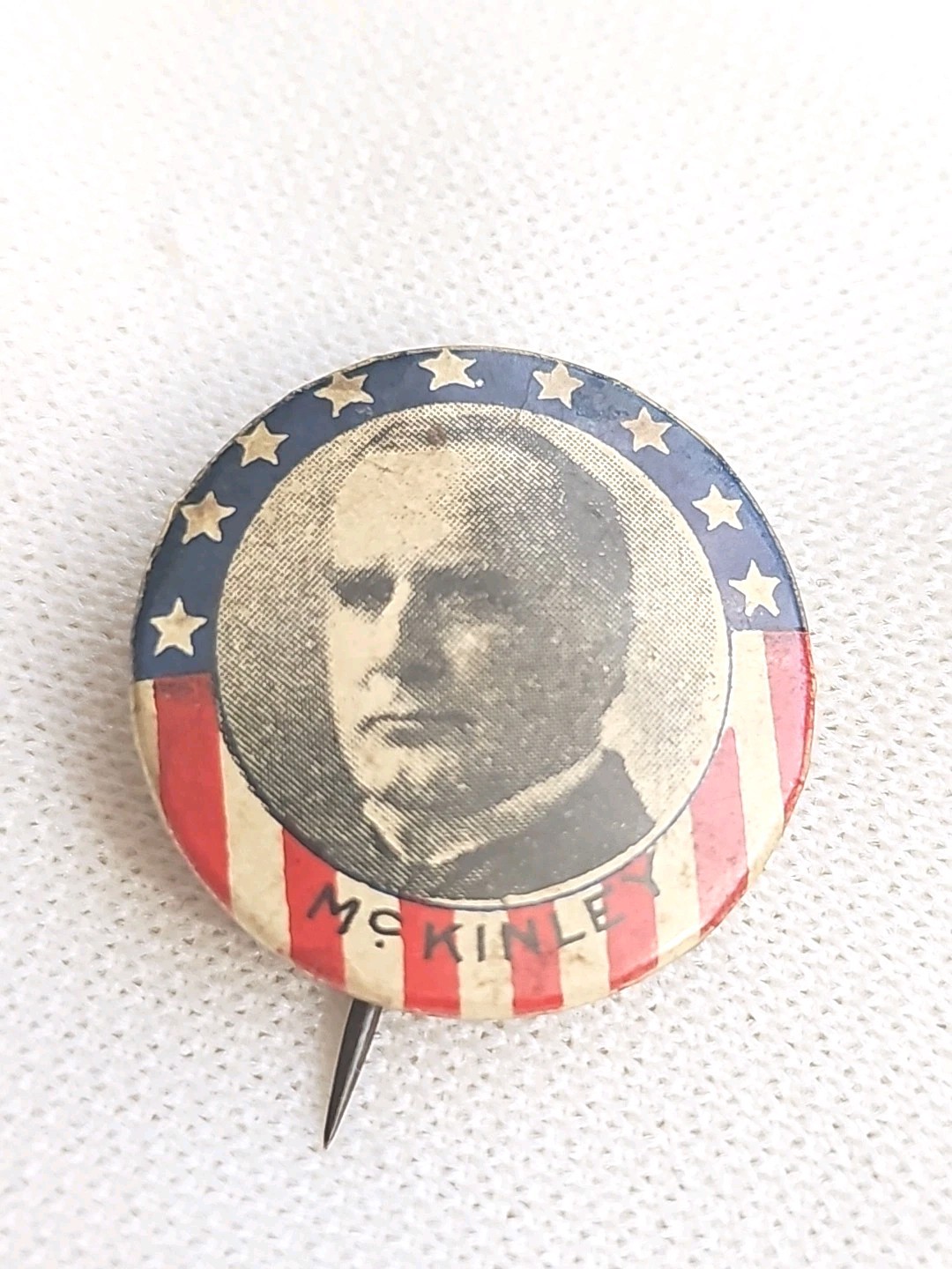 1900 WILLIAM MCKINLEY 7/8″ R/W/B PICTURE CELLULOID CAMPAIGN BUTTON MINT