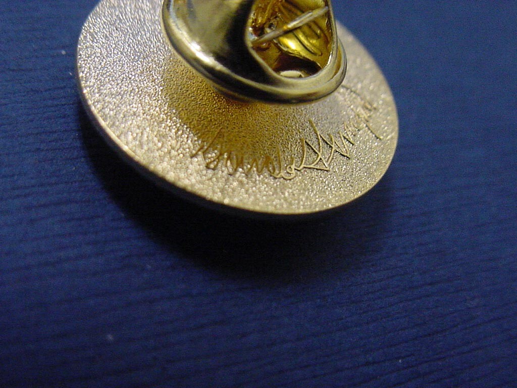 President TRUMP Lapel Pin- Presidential seal Lapel Pin(Gold Color)-Free Shipping