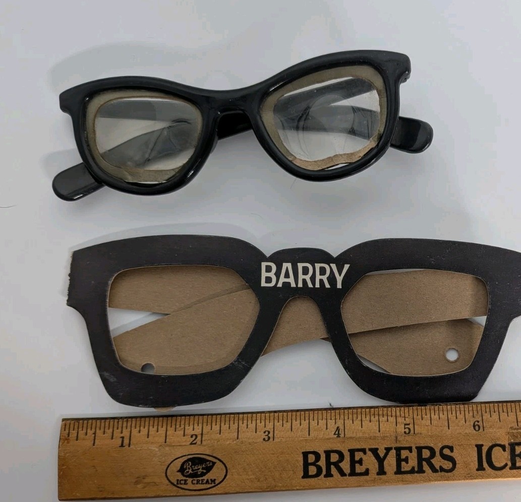 1964 Barry Goldwater Pinbacks Plastic/Cardboard Glasses Campaign